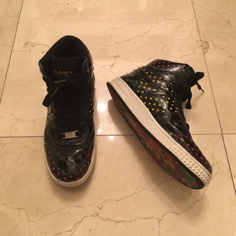 BLACK & RAINBOW STARS SNEAKERS (SIZE 7/8)